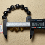 Real-time Capture of Three Stones' Luster Shifts During Wrist Movement