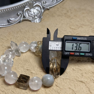 Texture Contrast Between White Phantom Clouds and Herkimer Diamond Clarity